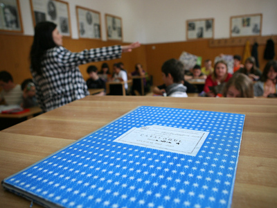 Profesorii români, cel mai prost plătiți din UE. În ce țări sunt cel mai bine plătiți dascăli