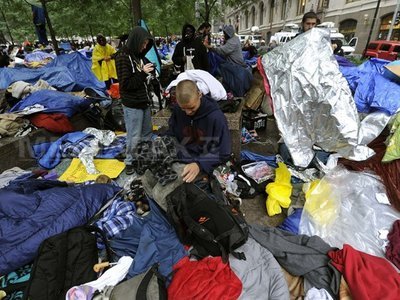 Manifestanții de pe Wall Street au primit ordin de evacuare pentru a se permite o acțiune de igienizare