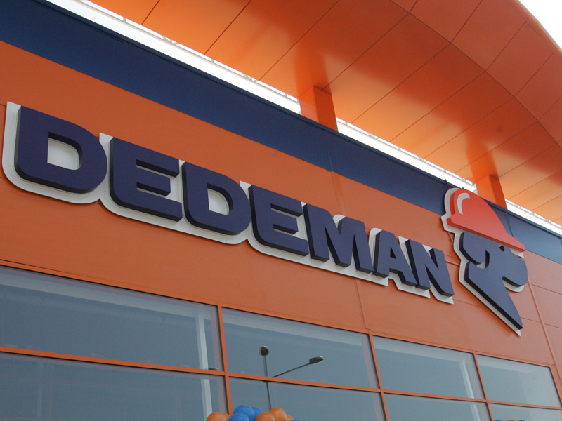 Dedeman ajunge la 5.000 de angajațI prin deschiderea celui de-al 26-lea magazine al rețelei