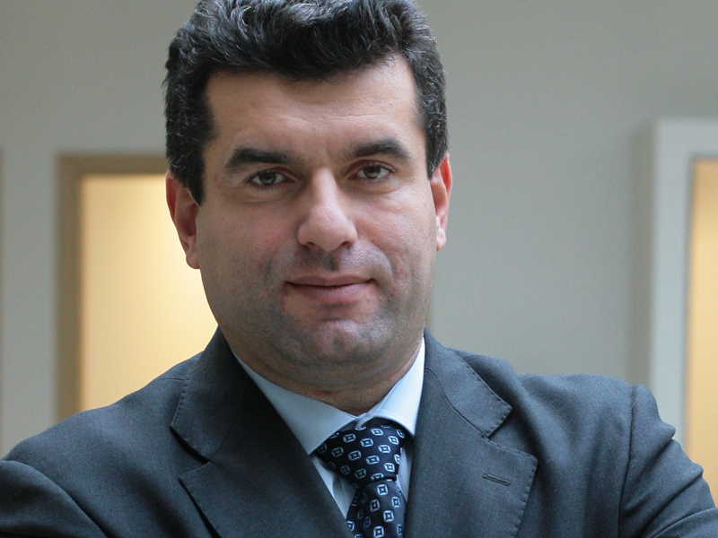 Sfaturi pentru tinerii manageri de la... Robert Popescu, șeful A&D Pharma