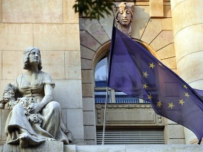 Financial Times: Problemele Ungariei ar putea anunța un nou val de contagiune în Europa Centrală și de Est