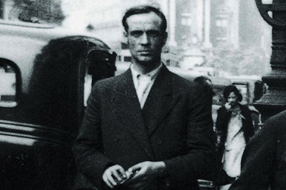 Cum să scoți la licitație tabloul unui artist care nu există (GALERIE FOTO)