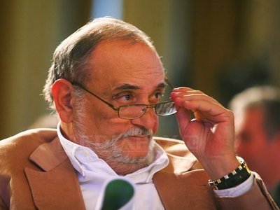 Patriciu: Problema nu este când va "muri" euro, ci cât va costa asta