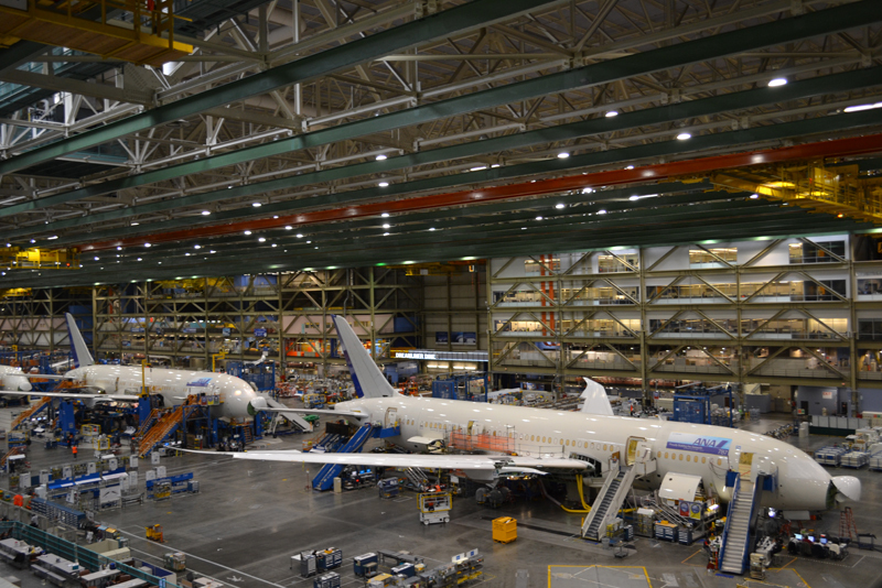 La fabrica Boeing totul se măsoară în terenuri de fotbal - GALERIE FOTO