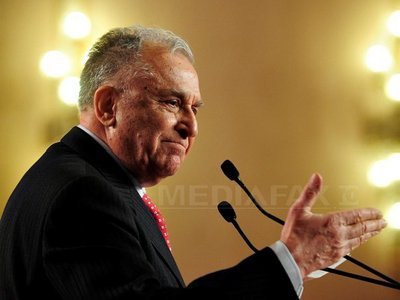 Ion Iliescu este internat la Spitalul Elias