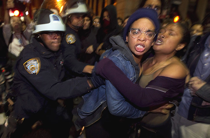 Poliția a pus capăt mișcării "Occupy Wall Street" din New York- GALERIE FOTO