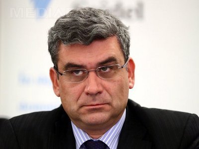 Baconschi, revoltat de identificarea persistentă a românilor cu fenomenul cerșetoriei