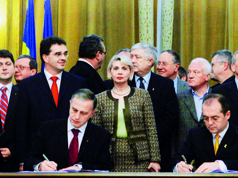 Scenariul lunii: cum v-ar suna un nou guvern PDL-PSD, ca în 2008?