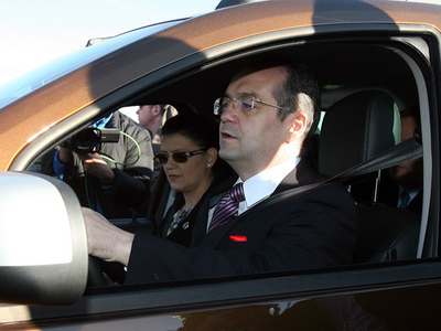 Emil Boc la inaugurarea autostrăzii Arad-Timișoara: "Noroc că mai inaugurăm autostrăzi, că mai am și eu ocazia să conduc"