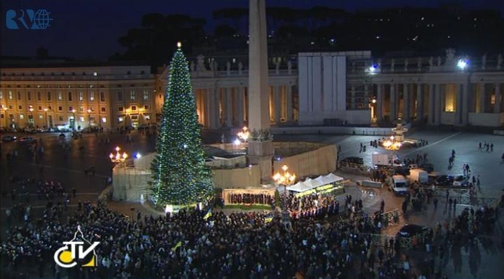 S-au aprins luminile de Crăciun la Vatican (GALERIE FOTO, VIDEO)