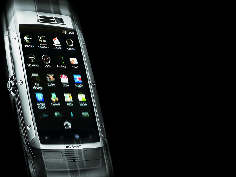 Gadgetul lunii decembrie: Tag Heuer LINK, Android în aur roz