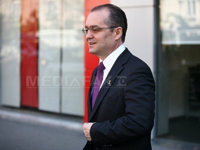Guvernul a decis angajarea răspunderii pentru comasarea alegerilor