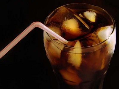 Cât trebuie să alergi ca să consumi caloriile dintr-un pahar de Coca-Cola