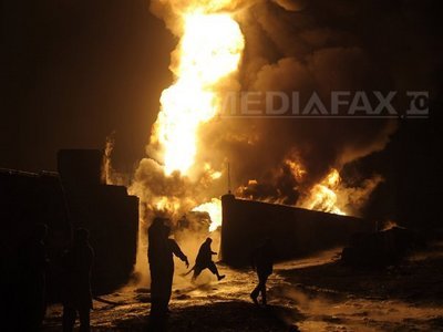 Cel puțin 15 camioane NATO, distruse în sud-vestul Pakistanului, într-un atac cu rachetă