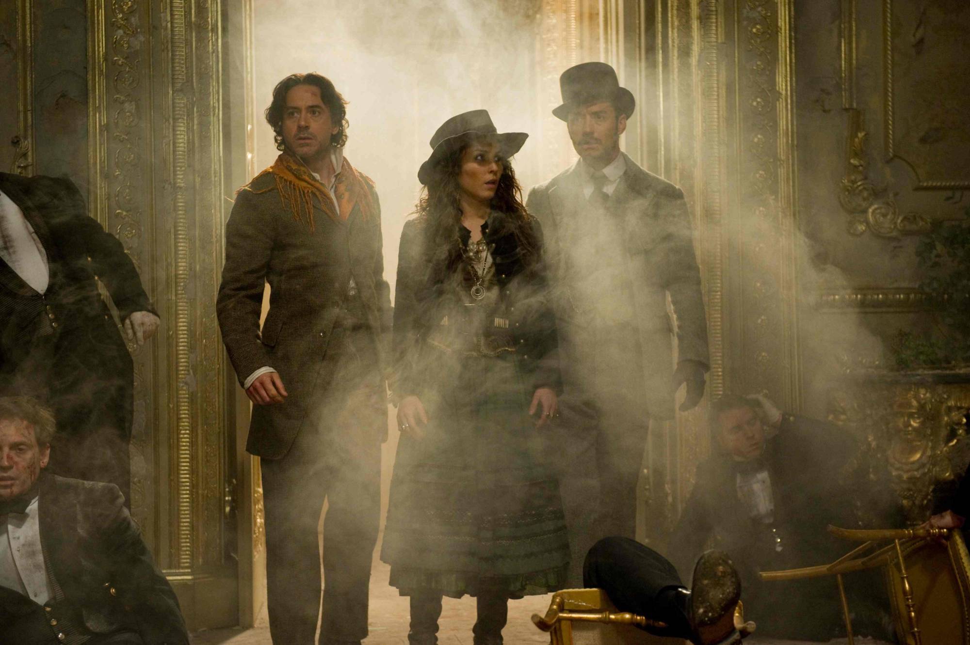Sherlock Holmes danseaza pe muzica lautareasca din 23 decembrie (GALERIE FOTO, VIDEO)