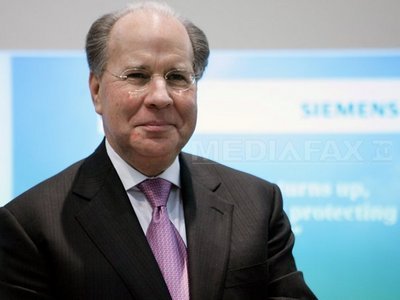 Opt foști directori Siemens, acuzați pentru că ar fi dat mită 100 milioane de dolari