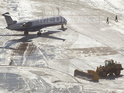 Întârzieri la decolarea unor curse pe Otopeni și Băneasa, din cauza operațiunilor de degivrare