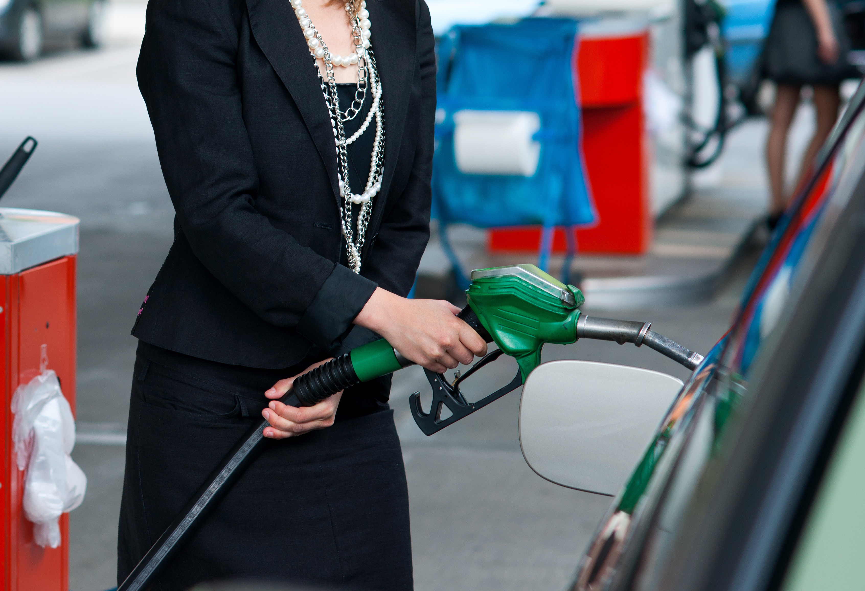 Benzina din România, mai scumpă decât în Germania
