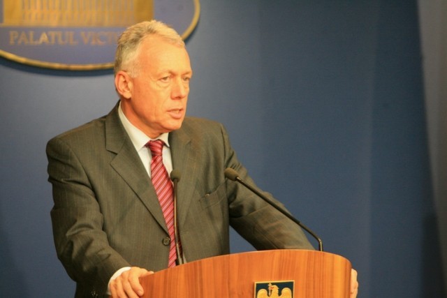 Guvernul suspendă plata taxei de poluare până în 2013. Cum motivează Borbely