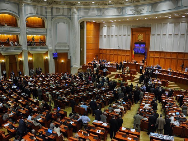 Parlamentarii au cheltuit, într-o singură lună, 470.000 lei pentru deplasări în străinătate