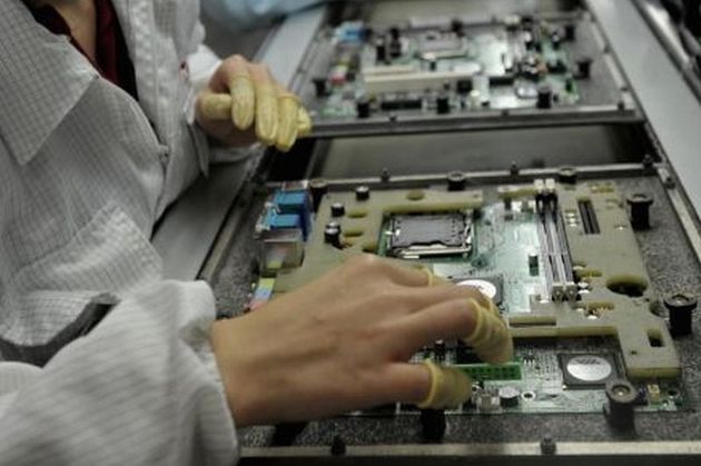 300 de muncitori ai unei fabrici din China ar fi amenințat că se sinucid în masă