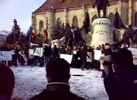 Protestele antiprezidențiale continuă. Sute de oameni au ieșit în stradă (VIDEO)