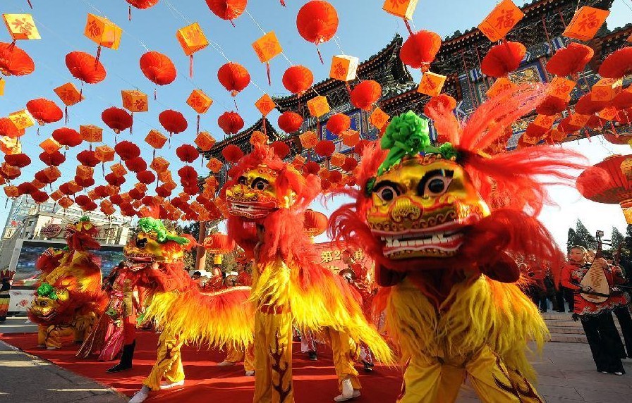 Anul Nou Chinezesc: lampioane, dragoni și prăjituri de orez (GALERIE FOTO)