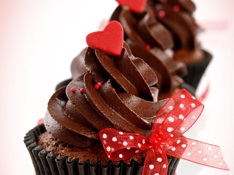 Ce cadouri au cumpărat românii pe internet de Valentine’s Day și Dragobete