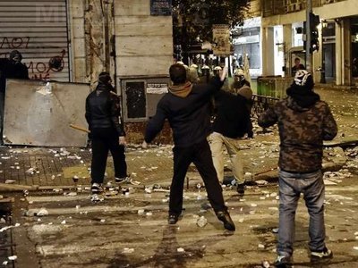 Aproximativ 100.000 de greci au manifestat împotriva votului asupra planului de austeritate