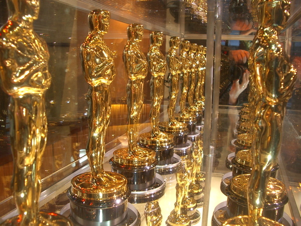 Filmul "The Artist" a cucerit 14 trofee majore si toata lumea crede ca va da lovitura si la Oscar (VIDEO)