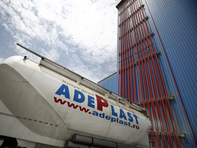 De ce a crescut AdePlast cu peste 12% în plină criză?