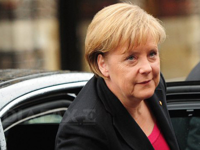 Angela Merkel în uniformă nazistă, într-un ziar grec