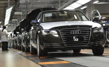 Pentru pasionatii de viteza, Audi lanseaza un bolid in numai 330 de exemplare - FOTO