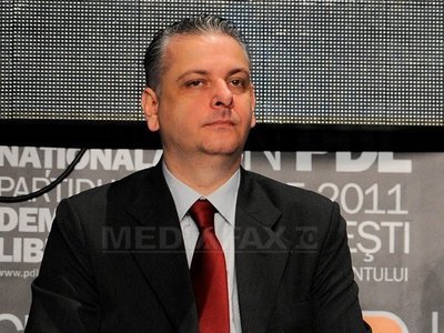 Ministrul Petrescu roagă firmele din turism să vină cu donații pentru cei izolați din cauza zăpezii