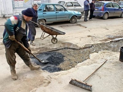 Oprescu: Nu se pot reabilita străzile la temperaturi mai mici de zece grade Celsius. Cum comentați?