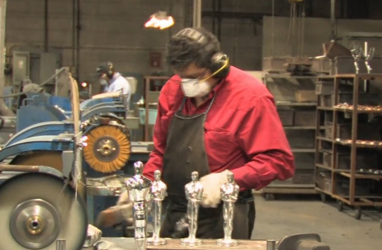Cum sunt fabricate statuetele Oscar? (VIDEO)