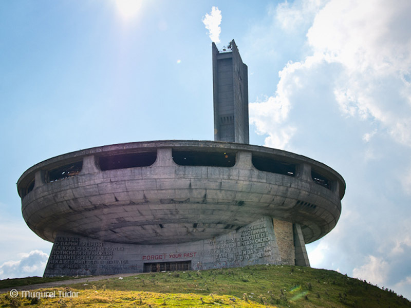 Casa Poporului, varianta bulgărească, uitată în munți și supusă degradării - GALERIE FOTO