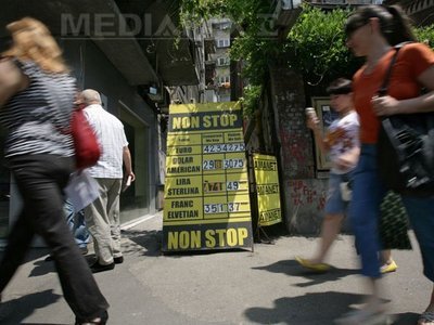 Doi bărbați au furat 100.000 de euro de la o casă de schimb valutar din zona Unirii din Capitală