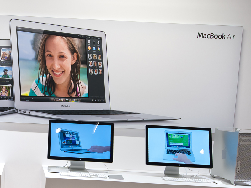 Ce vedete au participat la deschiderea celui mai nou magazin cu produse Apple