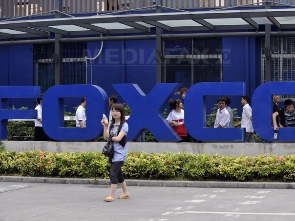 Măsuri pentru îmbunătățirea condițiilor de muncă la Foxconn, unde se asamblează iPhone-uri și iPad-uri