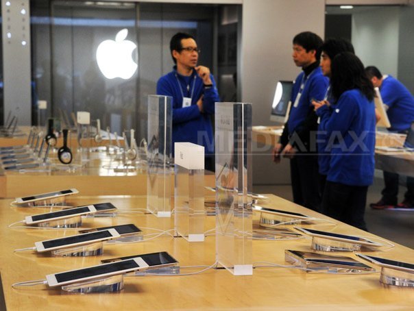 Cine a cumpărat o acțiune Apple acum o lună e mai bogat cu 100 de dolari