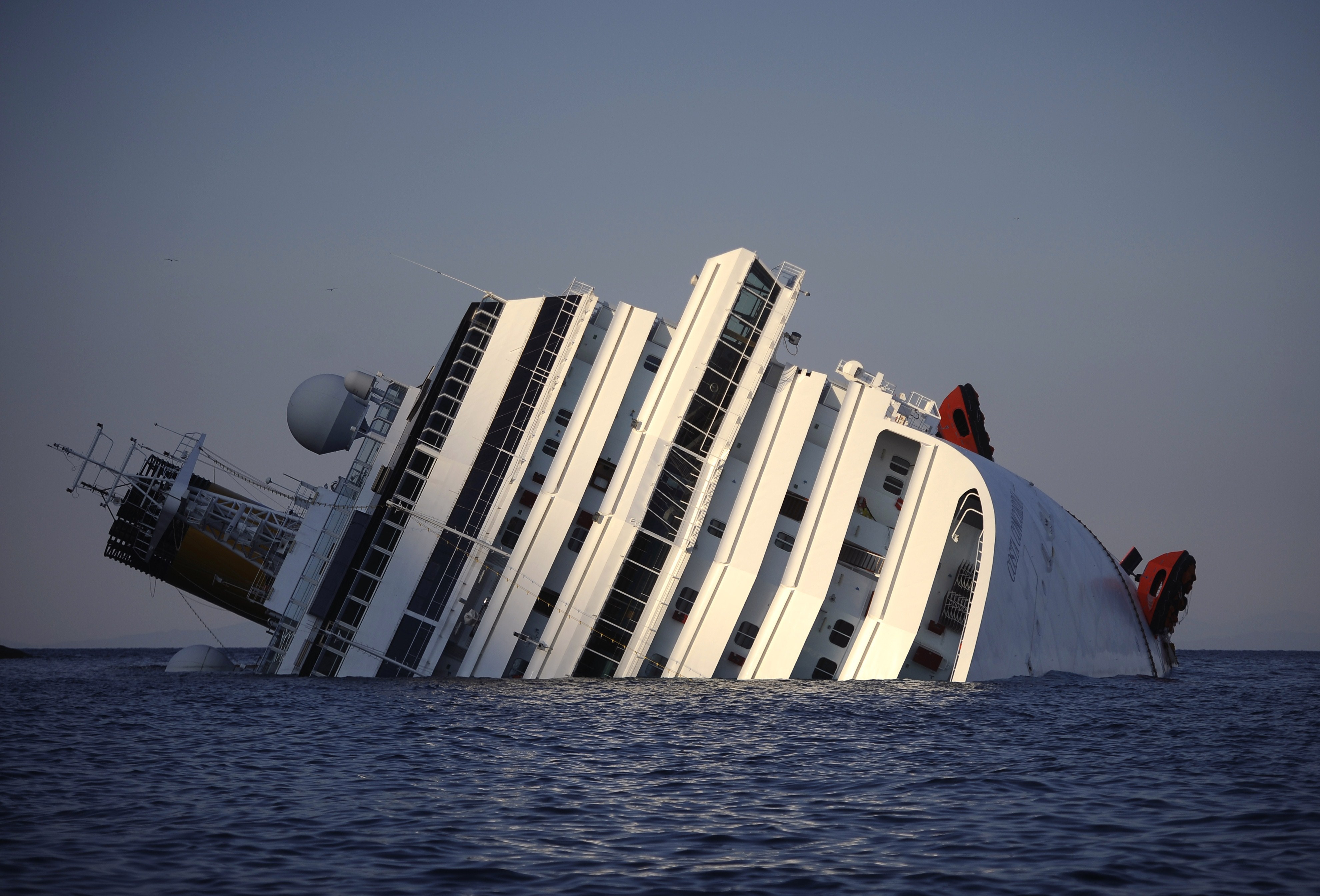 Vineri, 13 - ziua naufragiului navei de croazieră Costa Concordia