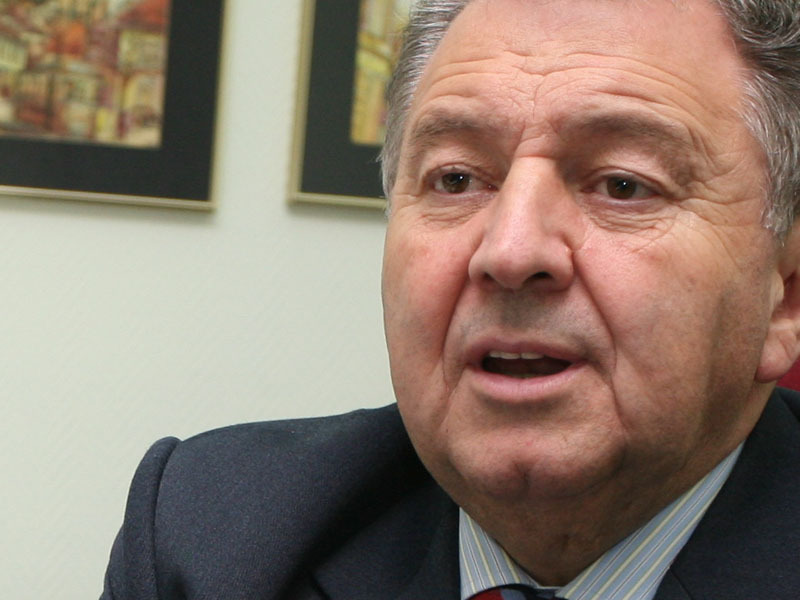 Condamnat la închisoare, omul de afaceri Ilie Carabulea demisionează de la Banca Carpatica