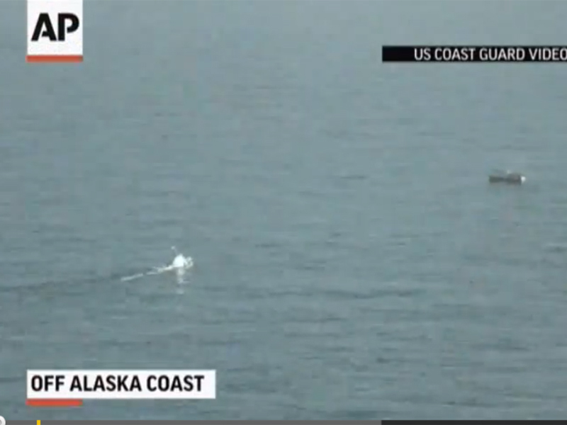 Navă-fantomă, scufundată de Garda de Coastă americană cu tunul