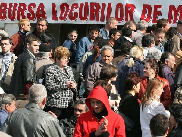 Guvernul îngheață și pentru următorii ani angajările în sectorul public, dar cu reguli flexibile