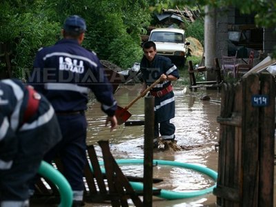 Buzău: Peste 60 de gospodării din 11 localități, inundate în urma ploilor