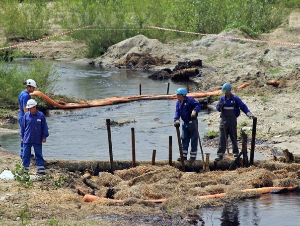OMV Petrom, amendat cu 100.000 de lei pentru poluarea de pe râul Cotmeana