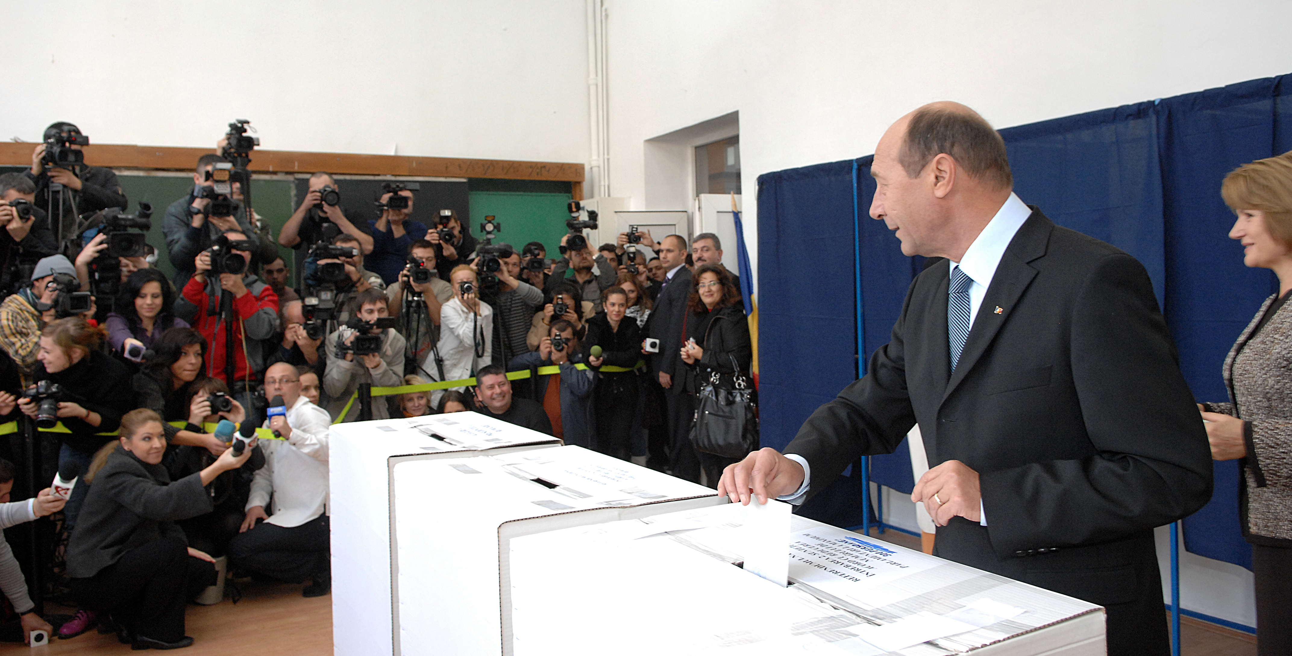 Traian Băsescu: Obligați-i pe noii aleși să-și respecte promisiunile electorale