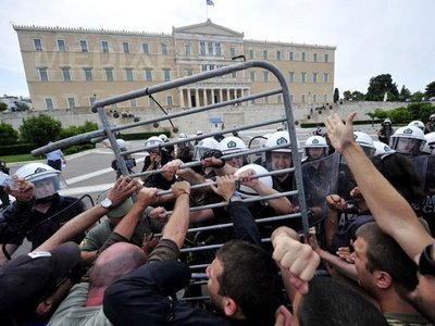 Grecia a angajat 70.000 de funcționari în 2010-2011, încălcând un acord cu UE-FMI