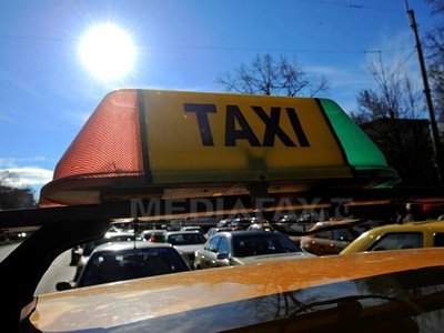 Amenzi de peste 14.000 de lei pentru taximetriștii de la Aeroportul Otopeni